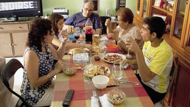 Los ingresos en mayo de esta familia fueron de $52.000 y sus gastos totales $79.950, quedándole una deuda solo en un mes de $27.950. (foto Ilustrativa)