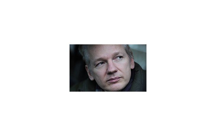 Assange niega haber roto el preservativo o haberse dado cuenta de que se rompió