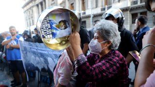 Los miércoles se siguen juntando manifestantes frente al Congreso en reclamo de las bajas jubilaciones.