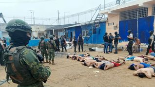 Las autoridades confirmaron la muerte de 14 reclusos y un custodio.