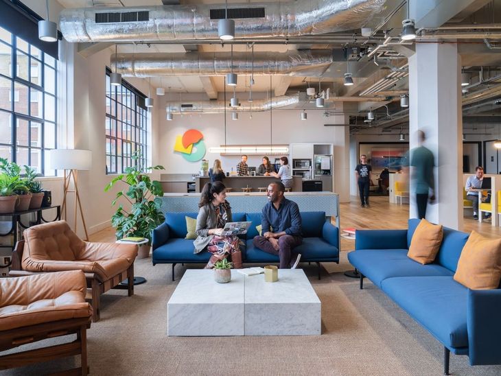 WeWork relanzó su modelo de negocio revisando punto por punto su estrategia. WeWork relanzó su modelo de negocio revisando punto por punto su estrategia. 