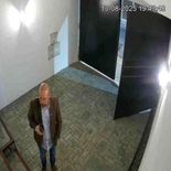 Diego Spagnuolo en la casa de Calvete con mochila. Diego Spagnuolo en la casa de Calvete con mochila.