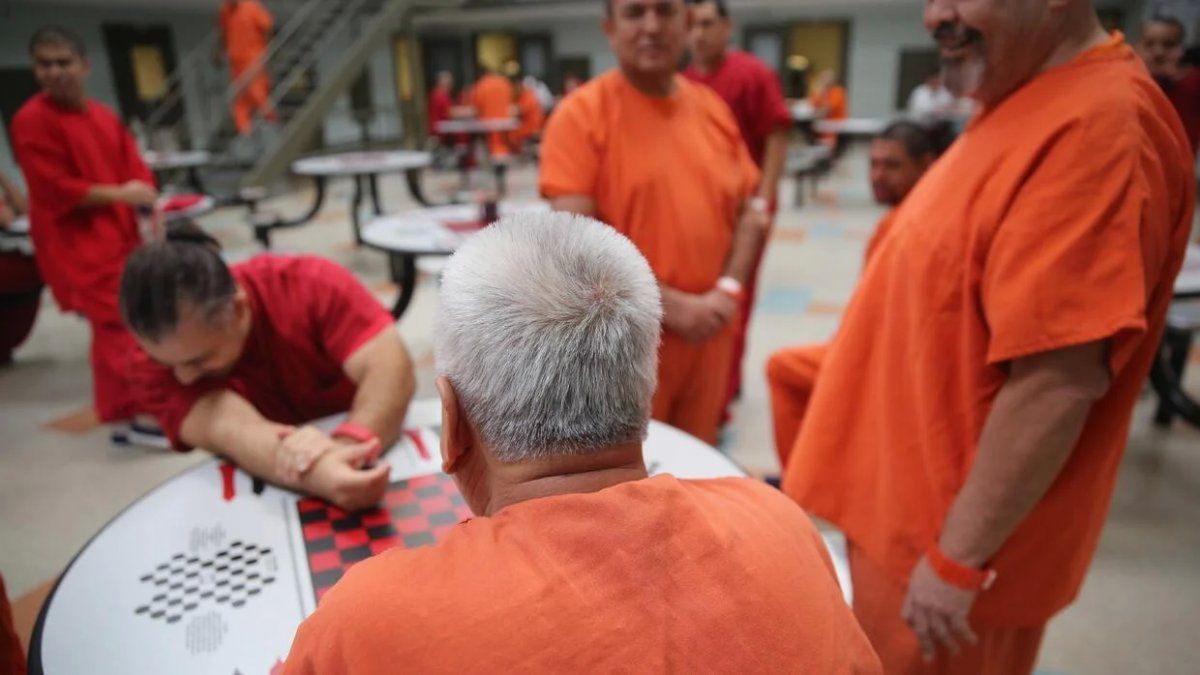 Polémica: en EEUU proponen a los presos donar órganos para reducir la  condena