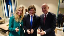 El presidente Javier Milei y la secretaria General de la Presidencia, Karina Milei, saludaron al presidente de la Federación Internacional de Fútbol Asociación (FIFA), Gianni Infantino.