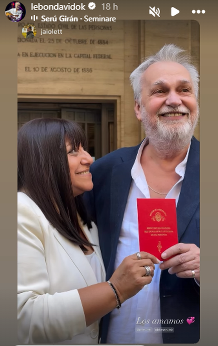 The musician David Lebón married his manager and partner for the last 15 years. The musician David Lebón married his manager and partner for the last 15 years.