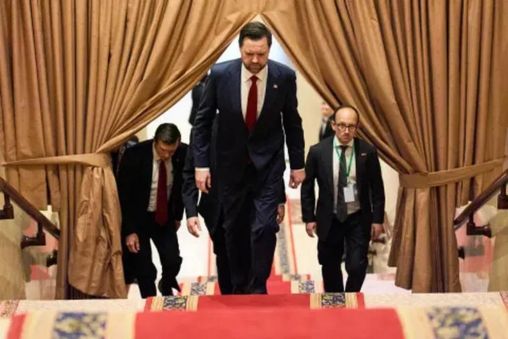 J.D.Vance, vicepresidente de los EEUU durante la primer rueda de negociación de paz con Irán, el 11 de abril. Para algunos, Donald Trump algo hizo para que se volviera con las manos vacías. J.D.Vance, vicepresidente de los EEUU durante la primer rueda de negociación de paz con Irán, el 11 de abril. Para algunos, Donald Trump algo hizo para que se volviera con las manos vacías.