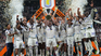 El Aston Villa conquistó su primera Europa League caminando, luego de vencer comodamente por 3 a 0 al Friburgo de Alemania.