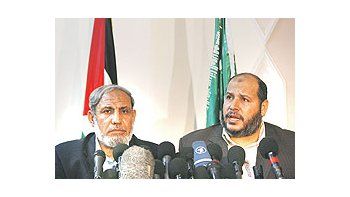 Mahmud al-Zahar y Khalil al-Haya, líderes de Hamas, anunciaron ayer una tregua por seismeses con Israel. Se registran avances prometedores en el conflicto palestino-israelí, asícomo en las negociaciones entre el Estado judío y Siria y en la compleja crisis libanesa.