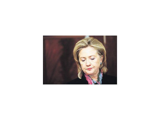 Hillary Clinton compareció ayer en una breve conferencia de prensa. Dijo que EE.UU. quiere llevar a la Justicia a WikiLeaks y a los responsables de la filtración.