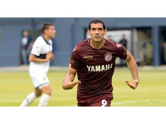 Sand llegó a los 103 goles con la camiseta de Lanús (Foto: AFA).