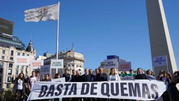 Intendentes y jefes comunales de Santa Fe protestaron en el Obelisco&nbsp;