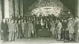 La Asamblea de la Soberana Convención Revolucionaria vota el “cese” de Venustiano Carranza como primer jefe y encargado del Poder Ejecutivo de la Nación y de Francisco Villa como jefe de la División del Norte, un 31 de octubre de 1914. La Asamblea de la Soberana Convención Revolucionaria vota el “cese” de Venustiano Carranza como primer jefe y encargado del Poder Ejecutivo de la Nación y de Francisco Villa como jefe de la División del Norte, un 31 de octubre de 1914.