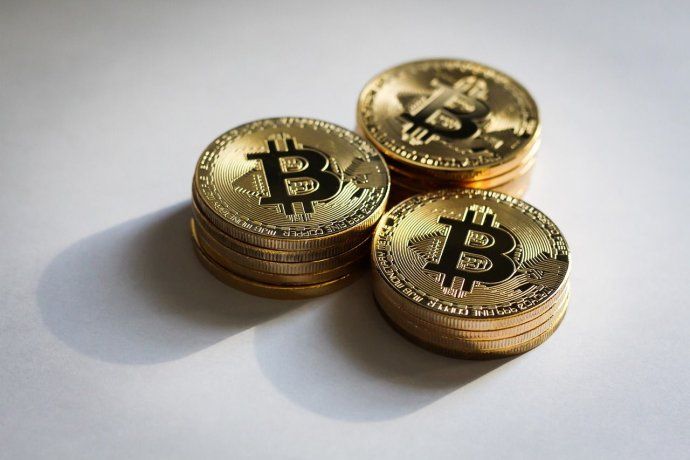 Con promesas de éxito y libertad financiera, una falsa empresa captó millones en criptomonedas y dejó a miles atrapados en una gran estafa global.   Con promesas de éxito y libertad financiera, una falsa empresa captó millones en criptomonedas y dejó a miles atrapados en una gran estafa global.