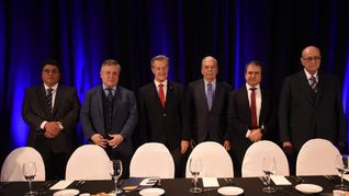 El presidente de Antel, Gabriel Gurméndez, junto a miembros del gabinete de ministros.