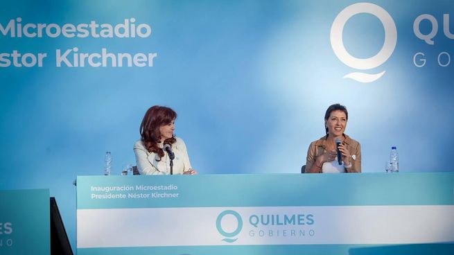 Cristina Kirchner junto a Mayra Mendoza en el acto en Quilmes.