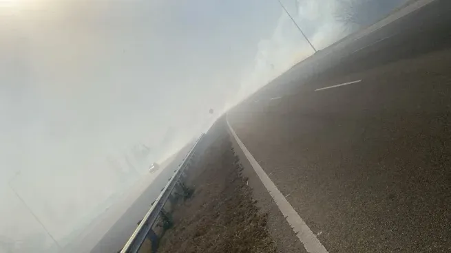 La autopista Córdoba-Carlos Paz tuvo un corte total por el incendio que se desató en la zona de Calamuchita