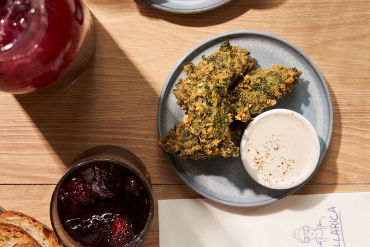 Buñuelos de espinaca con alioli y babaganoush de berenjena ahumada - Tallarica. Buñuelos de espinaca con alioli y babaganoush de berenjena ahumada - Tallarica.