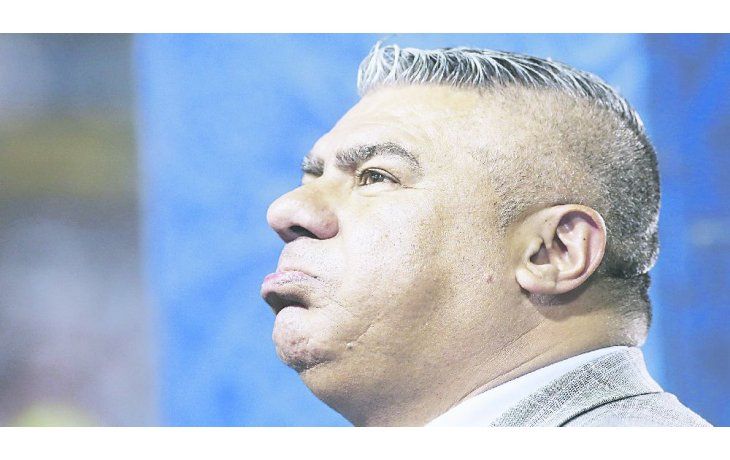 ámbito.com | Reestructuración. La duda de “Chiqui” Tapia es jugar un torneo corto con cuatro descensos o dos descensos, pero sin ascensos o un torneo de un año y medio con seis descensos.