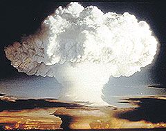 Nueve países están dotados de armas atómicas: Rusia, Estados Unidos, Francia, Reino Unido, China, India, Pakistán, Israel y Corea del Norte. Nueve países están dotados de armas atómicas: Rusia, Estados Unidos, Francia, Reino Unido, China, India, Pakistán, Israel y Corea del Norte.