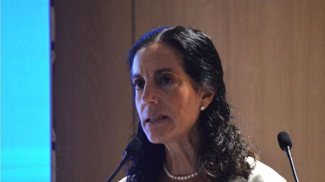 Azucena Arbeleche, ministra de Economía y Finanzas, en el foro económico de ACDE.