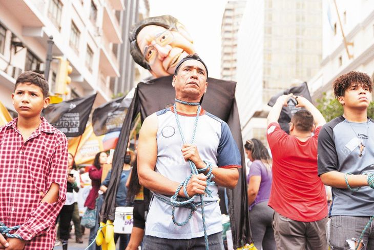 RECHAZO. Las manifestaciones contra Guillermo Lasso y su decisión de elevar el precio de los combustibles creen en Guayaquil y otras ciudades de Ecuador.