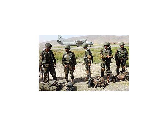 Afganistán: al menos 20 talibanes muertos en bombardeos de la OTAN