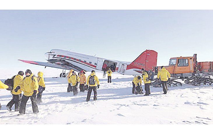 ámbito.com | Asistencia aérea. En lugar de desalojar la basura por barco se usaría un avión de la EMPRESA ALE, un Basler BT-67, para el traslado de los residuos desde la Antártida hasta el continente.