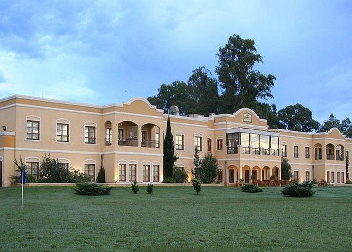 El Polo Hotel Resort & Spa queda ubicado en ruta 6 y Río Luján (6700).