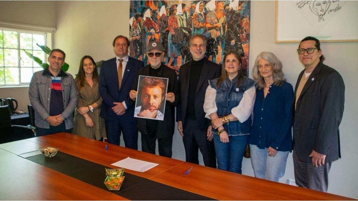 León Gieco fue distinguido con el Doctorado honoris causa por la Universidad Nacional del Oeste