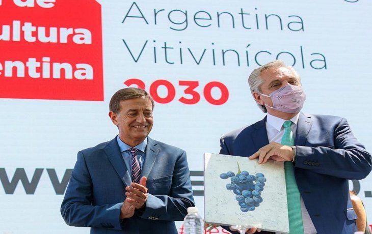 El presidente Alberto Fernández junto al gobernador de Mendoza, Rodolfo Suárez.
