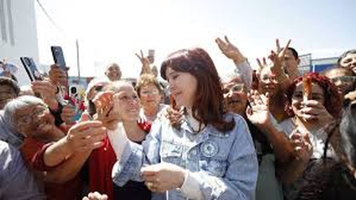 Workers, retirees and a visit inside: what Cristina Kirchner’s campaign will be like inside the PJ