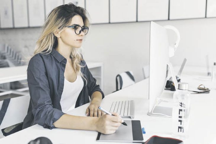 Puestos. Cada vez son más las mujeres que se suman al ámbito de la tecnología frente a la alta oferta laboral en el sector. Puestos. Cada vez son más las mujeres que se suman al ámbito de la tecnología frente a la alta oferta laboral en el sector.
