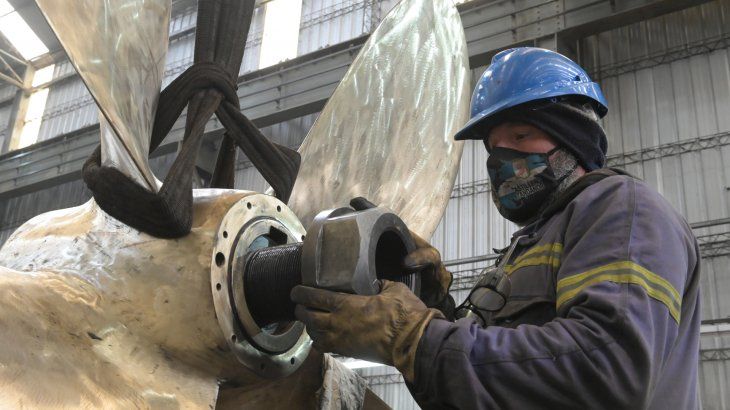 Para los analistas, los salarios no le ganarán la carrera a la inflación durante el 2022