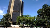 En cuanto al crecimiento económico, que el Gobierno espera que se sitúe en torno al 3,5% en 2024, el banco central señaló que los datos recientes indican los primeros signos de moderación.