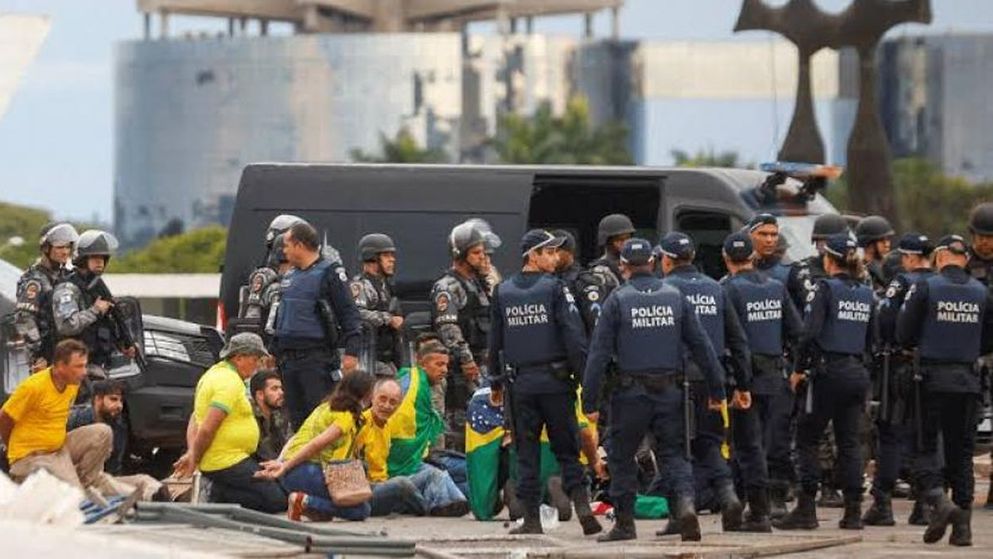 Seguidores de Jair Bolsonaro fueron detenidos tras el ataque a los tres poderes del Estado que se consideró un golpe contra Lula Da Silva. Dos se habían profugado a Argentina