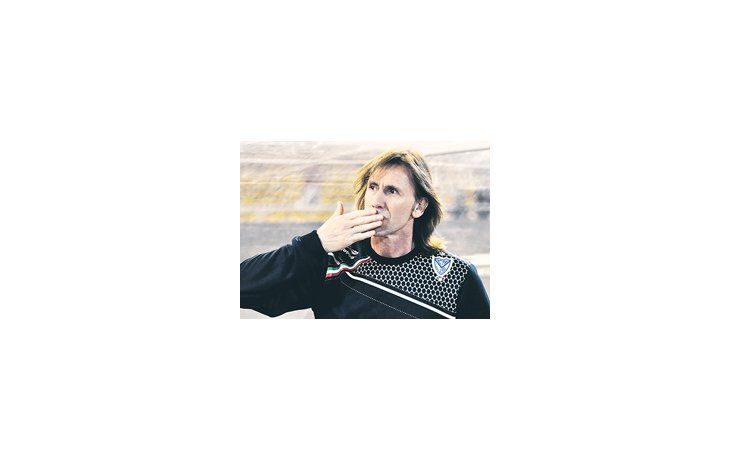 Ricardo Gareca dijo que no se ve «dirigiendo Vélez sin Bassedas como mánager», aunque el presidente Calello tiene fe en convencerlo para que continúe.