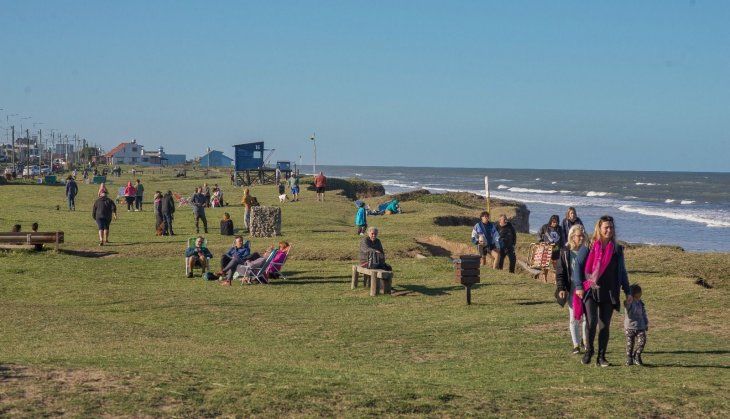 La playas de Santa Elena se caracterizan por sus acantilados. La playas de Santa Elena se caracterizan por sus acantilados.