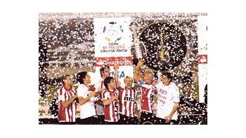 ámbito.com | La Copa Libertadores ya tiene dueño. Nadie mejor que Juan Sebastián Verón para levantarla. Según Sabella, el jugador más trascendente en la historia del club.