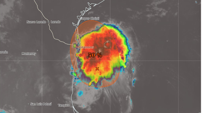 La zona de baja presión que se transformará en Fernand frente a las costas de Tamaulipas.
