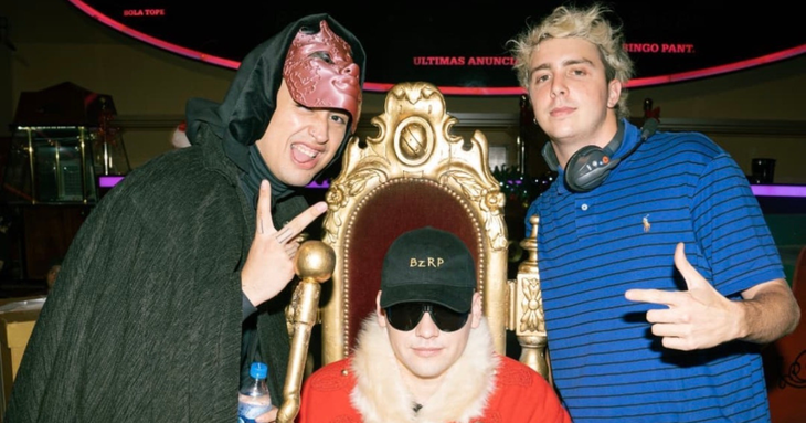 Lucas A. Vignale junto a Tiago Pzk y Bizarrap en el detrás de un tráiler de una sesión musical. Lucas A. Vignale junto a Tiago Pzk y Bizarrap en el detrás de un tráiler de una sesión musical.