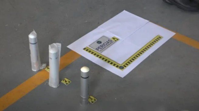 El hombre s e valía de su puesto para acceder al material.