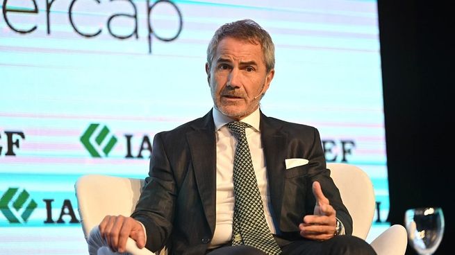 Además, Federico Barroetave ñareveló que YPF saldrá a buscar otros u$s1.700 millones mediante diferentes vías para conseguir el financiamiento necesario para el nuevo oleoducto proyectado en Vaca Muerta.
