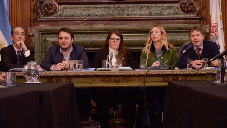 El ministro de Justicia porteño, Gabino Tapia, asistió a la Legislatura para defender el proyecto del Ejecutivo sobre Servicio Penitenciario. El ministro de Justicia porteño, Gabino Tapia, asistió a la Legislatura para defender el proyecto del Ejecutivo sobre Servicio Penitenciario.