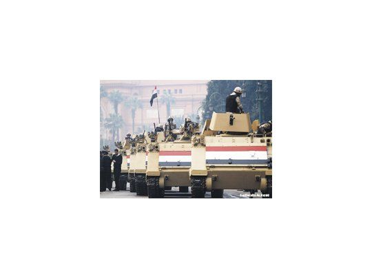 Desde el derrocamiento del presidente Mohamed Mursi en julio pasado, los tanques del Ejército son una constante en los puntos neurálgicos de El Cairo.