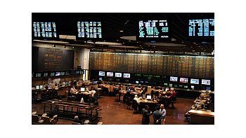 Bolsa con semestre negativo, marcado por YPF y el dólar