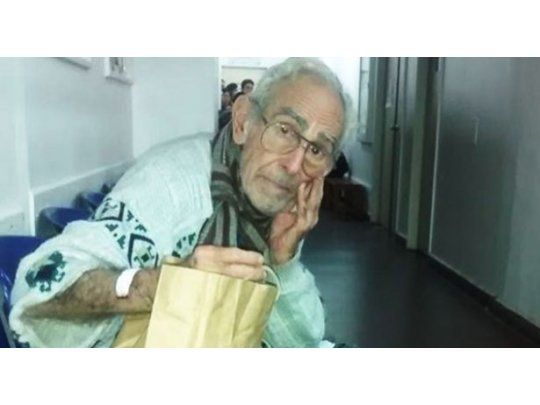 Una paciente del hospital Magdalena Villegas de Martínez fotografió al odontólogo en ese nosocomio de la localidad de Pacheco.
