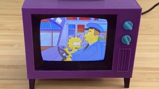 Una pequeña réplica de la TV de Los Simpson permite ver capítulos de la serie