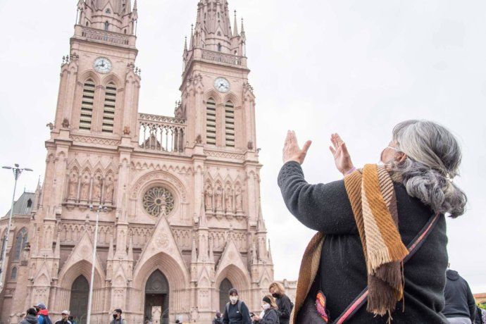 La misa central del domingo será presidida por el Arzobispo de Buenos Aires. La misa central del domingo será presidida por el Arzobispo de Buenos Aires.
