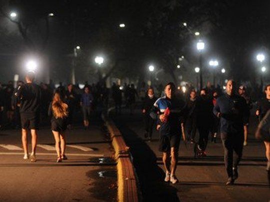 Los porteños disfrutaron de la primera noche con la actividad física habilitada.
