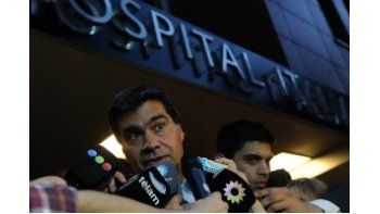 Capitanich habló con la prensa a la salida del hospital.